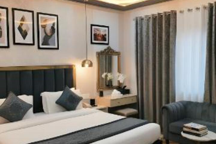 Room 8 of 14