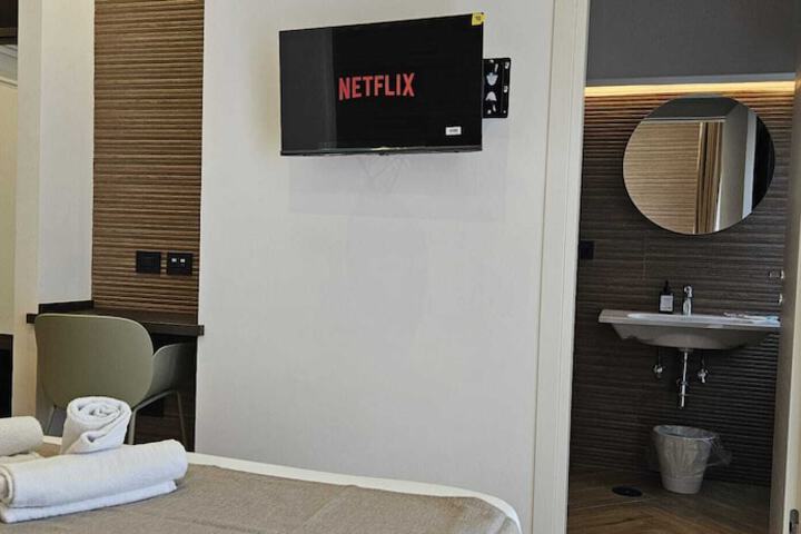 Room 5 of 38