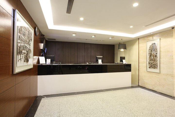 Concierge desk