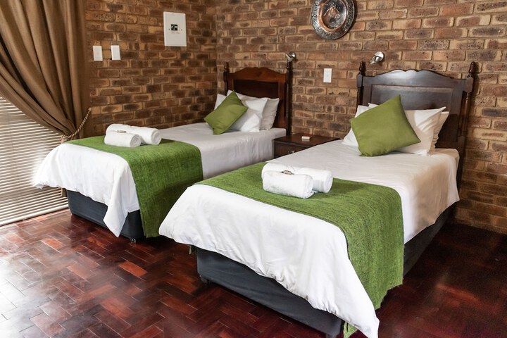 Room 4 of 28