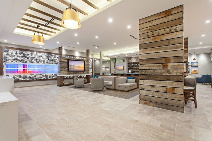 Lobby lounge