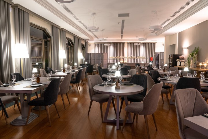 Dining 57 of 95