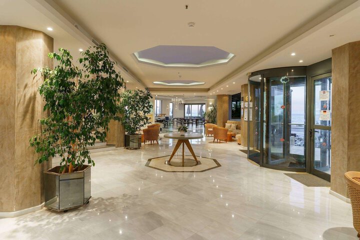 Entrance & Lobby