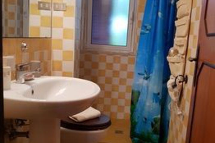 Room 6 of 42