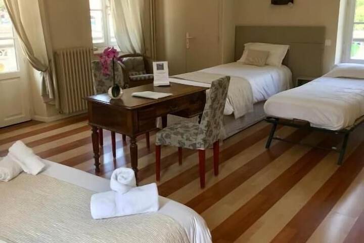 Room 4 of 18