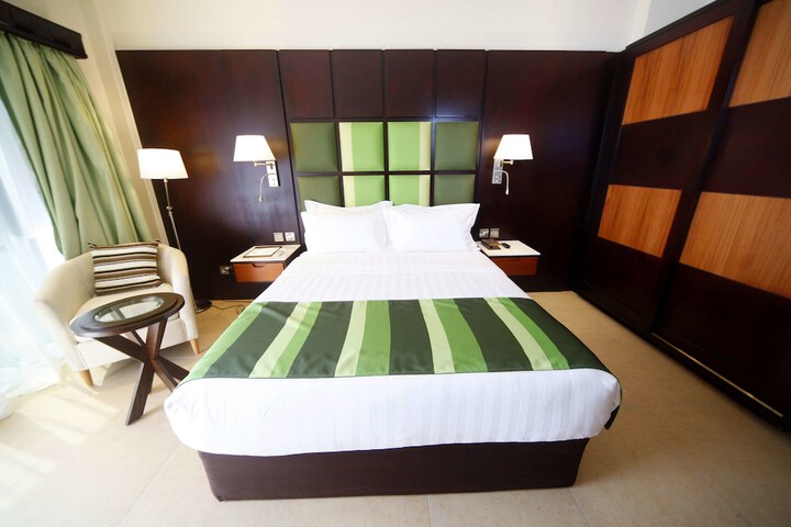 Room 32 of 74