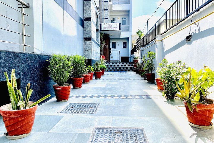 Qotel Hotel Noida Sector 51