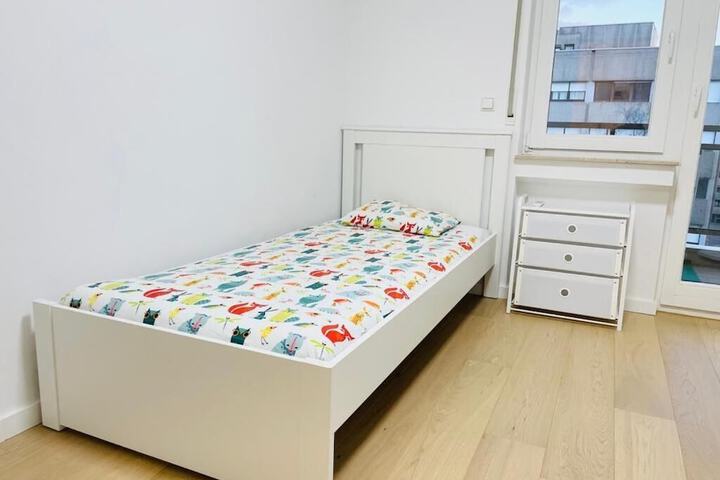 Room 5 of 25