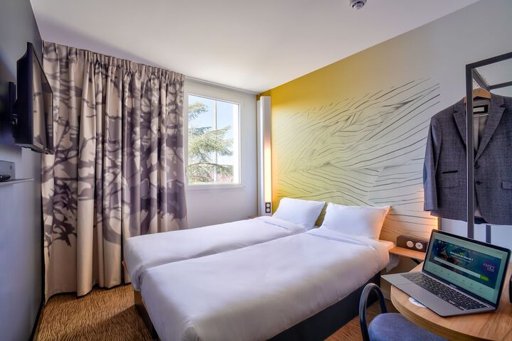 Room 14 of 37