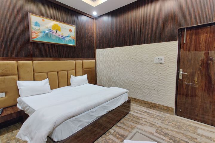 Room 9 of 35
