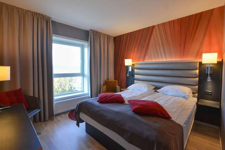 Room 7 of 80