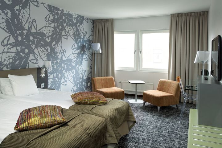 Room 9 of 42