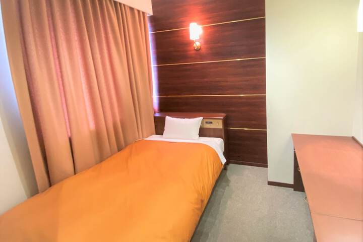 Room 13 of 79