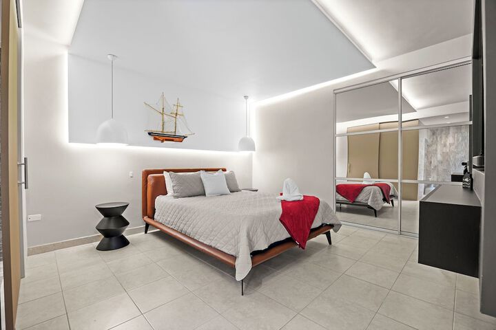 Room 43 of 224