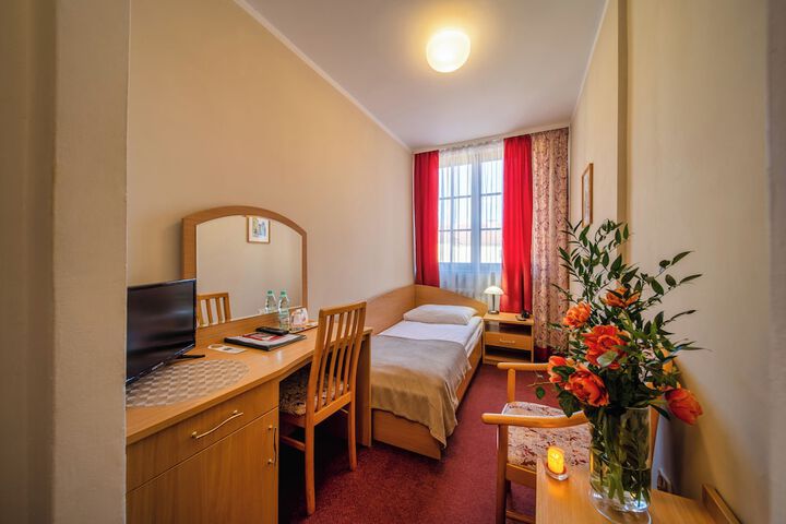 Room 3 of 38