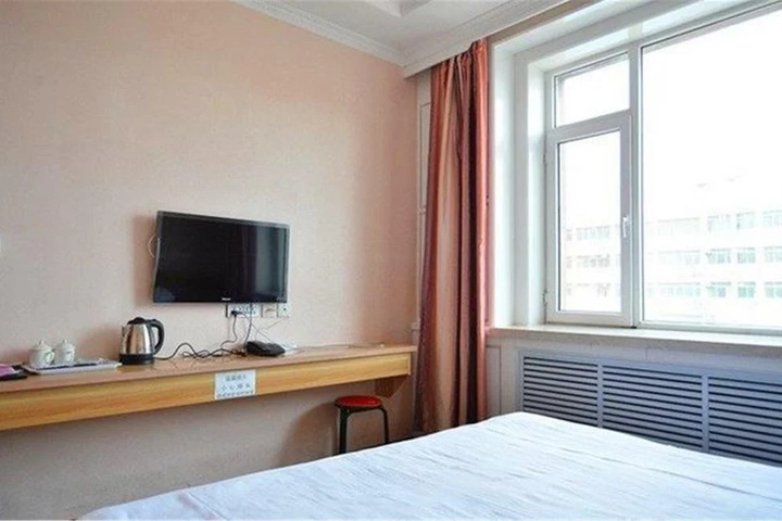 Room 8 of 18