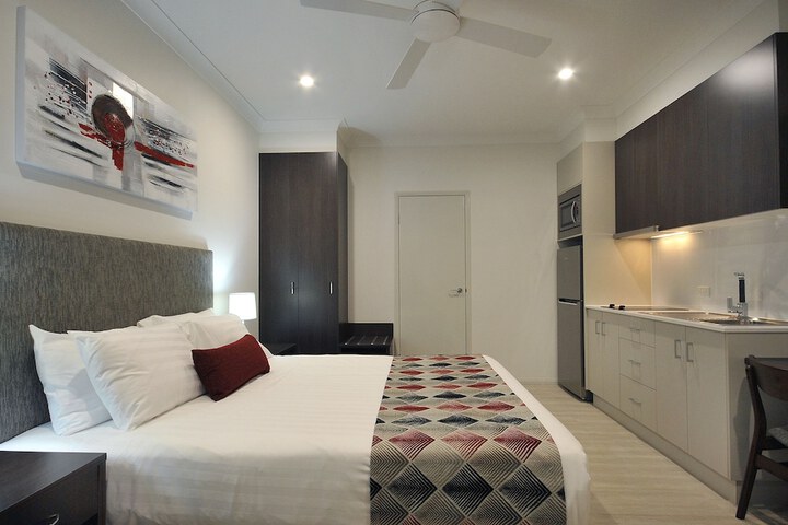 Room 17 of 38