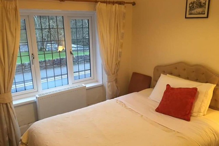 Room 13 of 18
