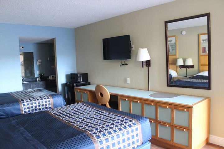 2 Double Beds (15 of 19)