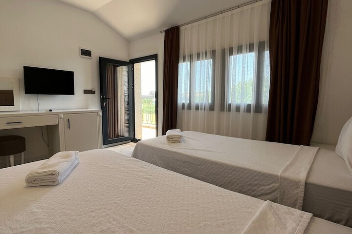 Room 4 of 19