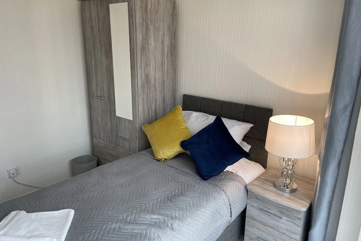 Room 4 of 13