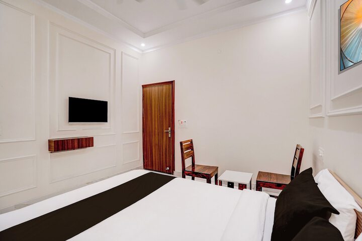 Room 6 of 15