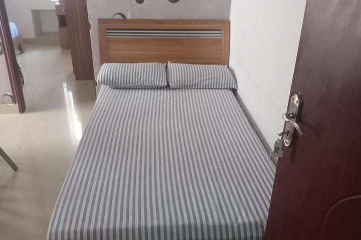 Room 4 of 14