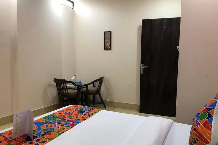 Room 5 of 12