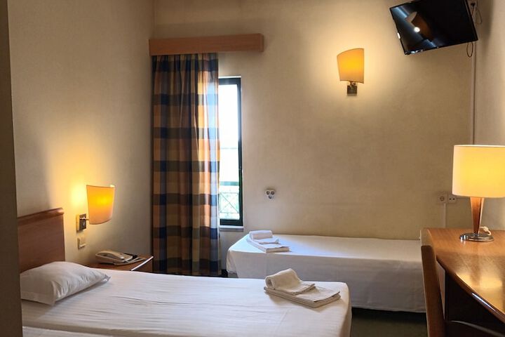 Room 17 of 37