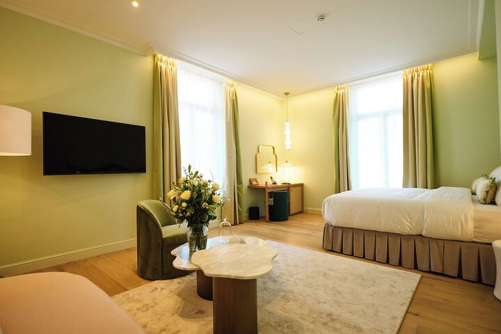 Room 5 of 62