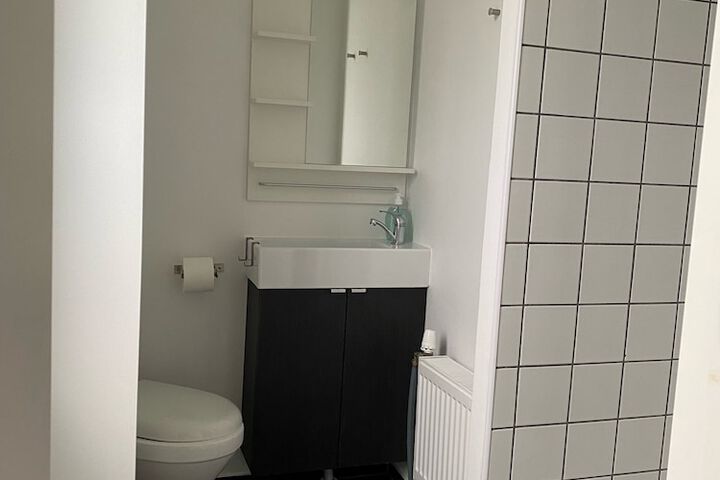 Room 9 of 16
