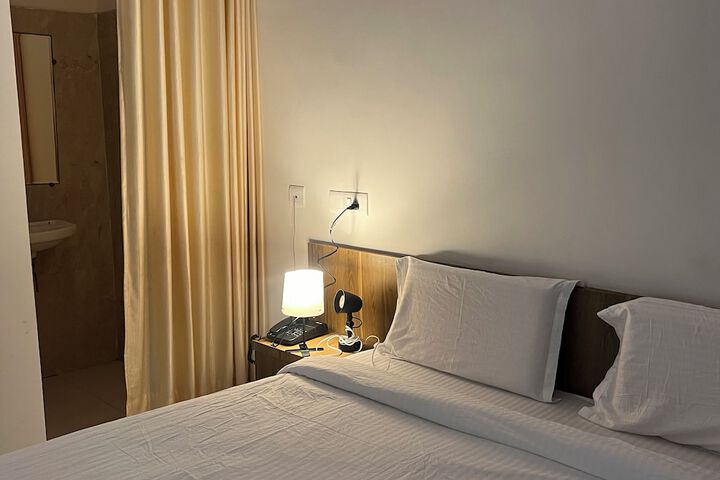 Room 10 of 27