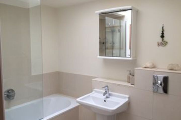 Room 4 of 18