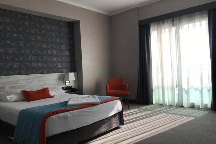 Room 9 of 33