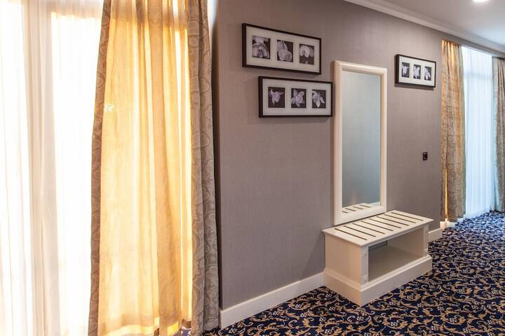 Room 25 of 132