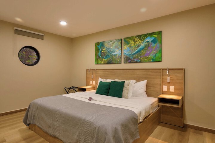 Room 16 of 34