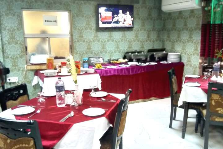 Dining 40 of 72
