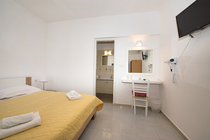 Room 9 of 107