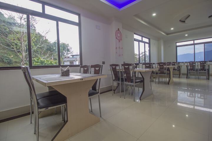 Dining 10 of 18