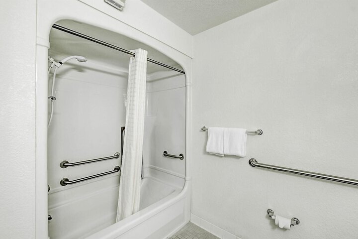 Room 20 of 38
