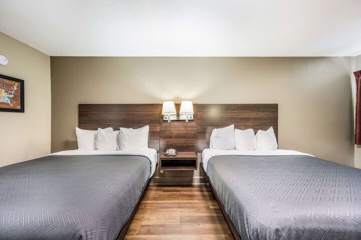 2 Queen Beds (3 of 6)