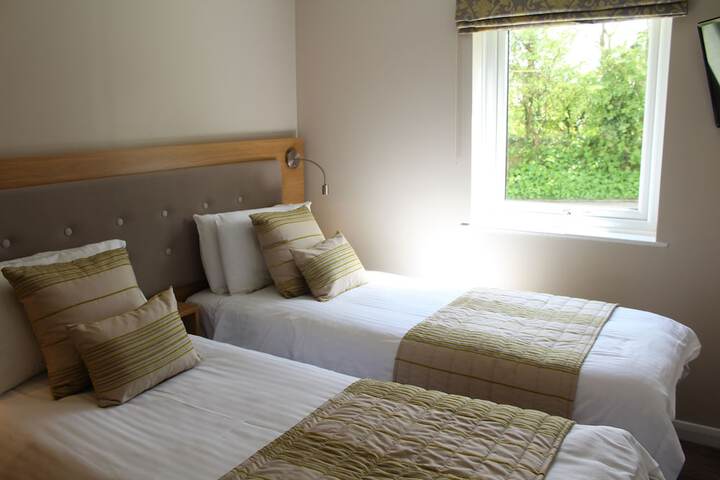 Room 15 of 104