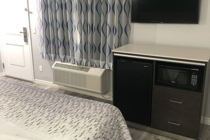 1 King Bed (2 of 12)
