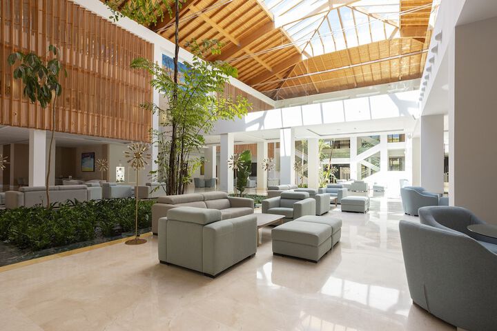 Entrance & Lobby