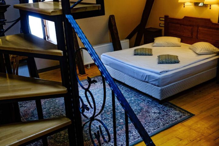 Room 10 of 74