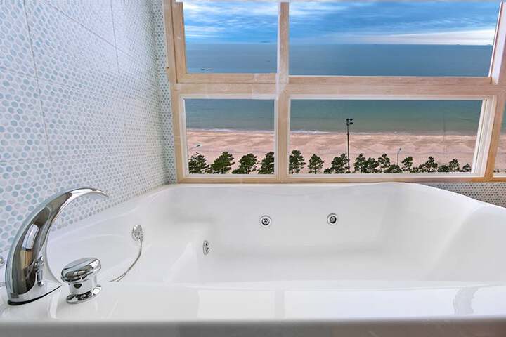 Hot Tub 24 of 31