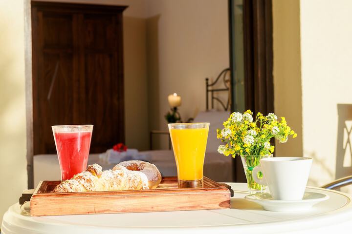 Breakfast/Coffee Service 22 of 32