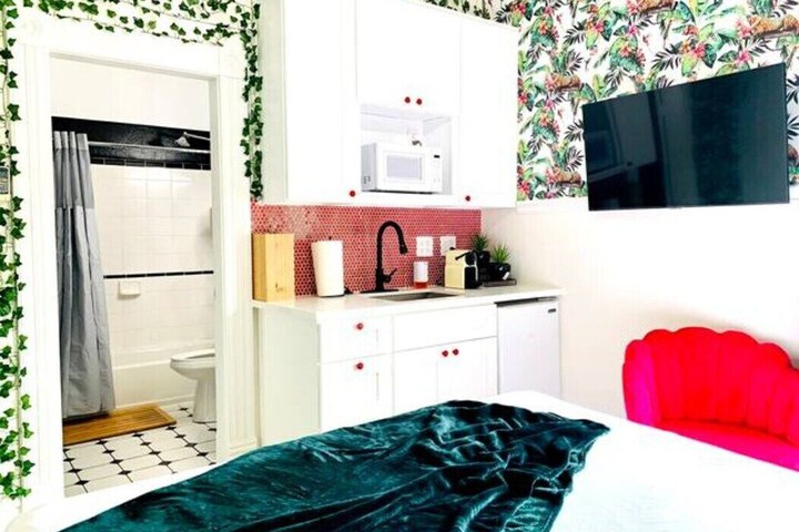Room 142 of 181