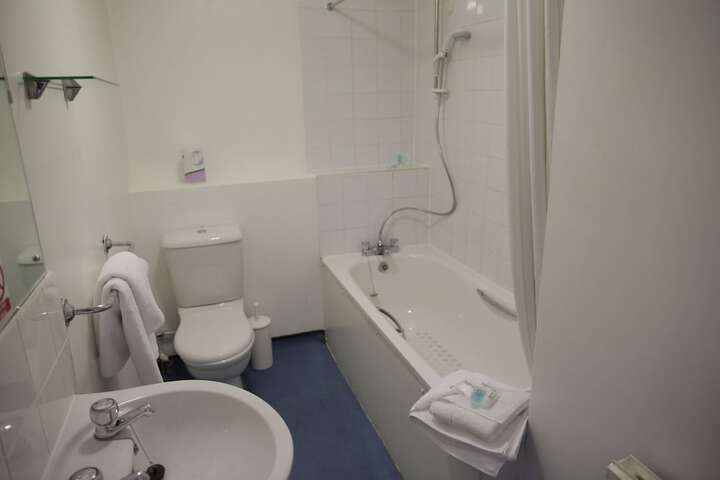 Room 5 of 16