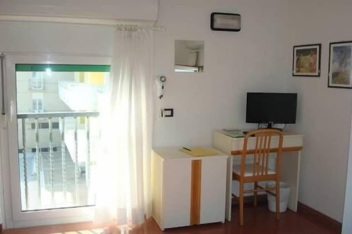 Room 3 of 70